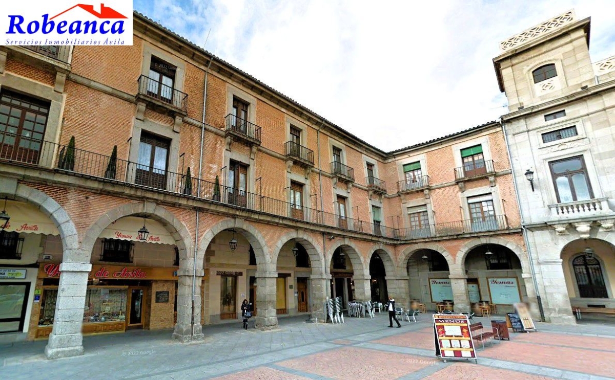 Vive en pleno centro con vistas a la plaza del Mercado Chico
