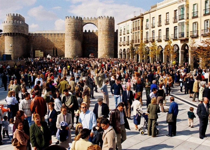 CRÓNICAS DEL MERCADO GRANDE (IV).  Aproximación cultural a la plaza de Ávila.